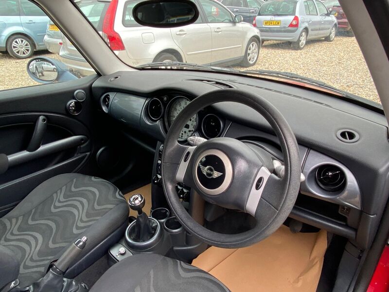 MINI HATCH