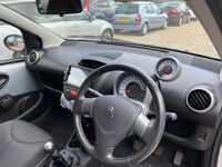 PEUGEOT 107