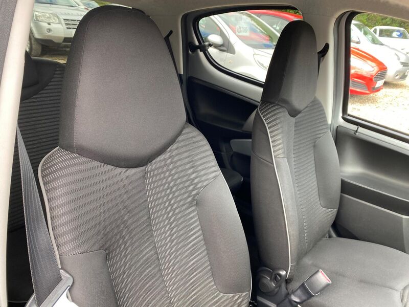 PEUGEOT 107