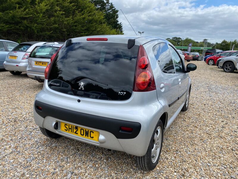 PEUGEOT 107