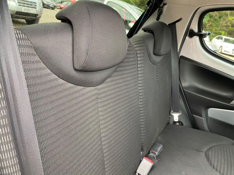 PEUGEOT 107
