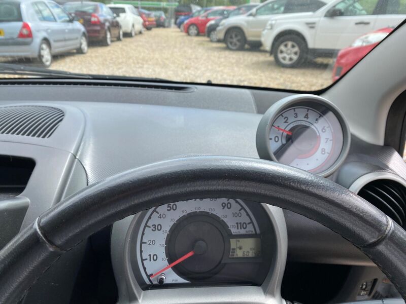 PEUGEOT 107