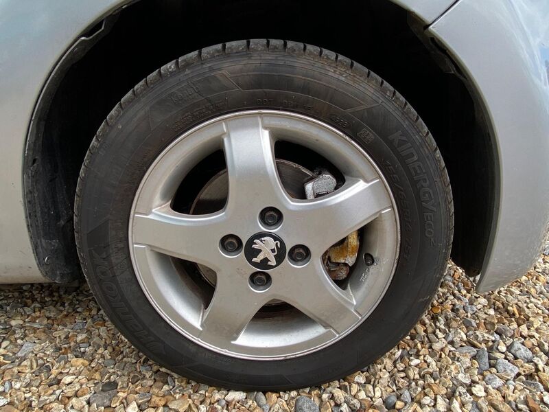 PEUGEOT 107