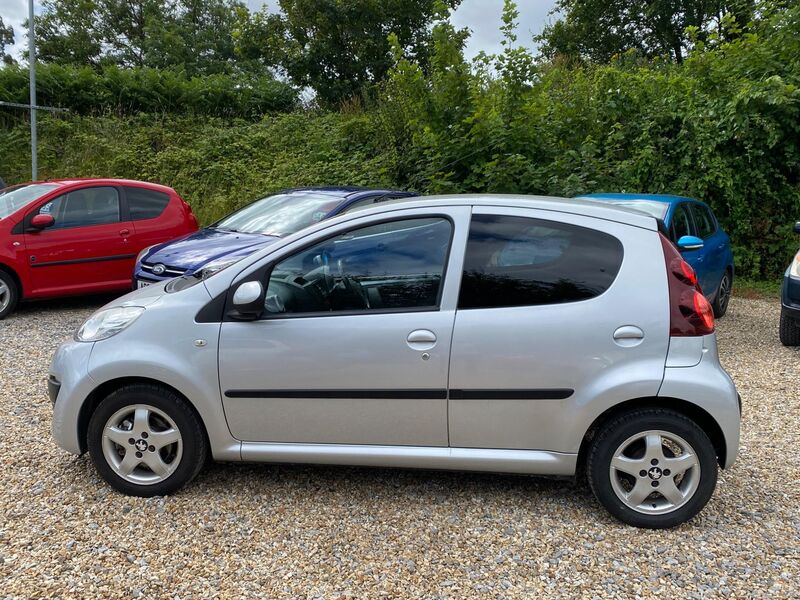 PEUGEOT 107