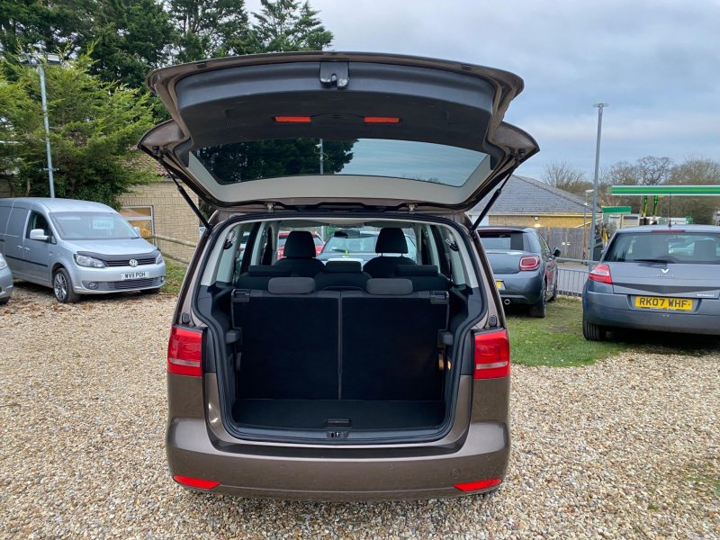VOLKSWAGEN TOURAN