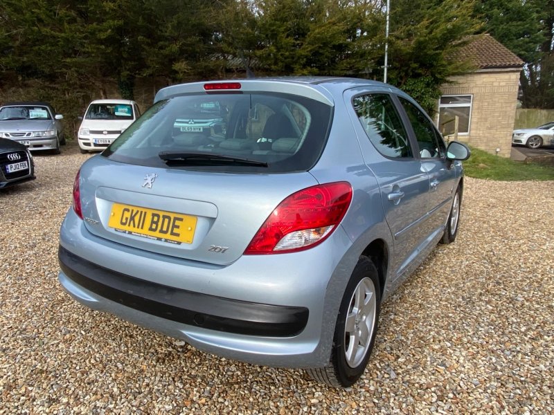 PEUGEOT 207