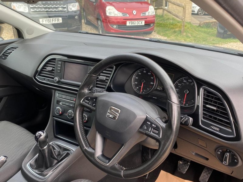 SEAT LEON