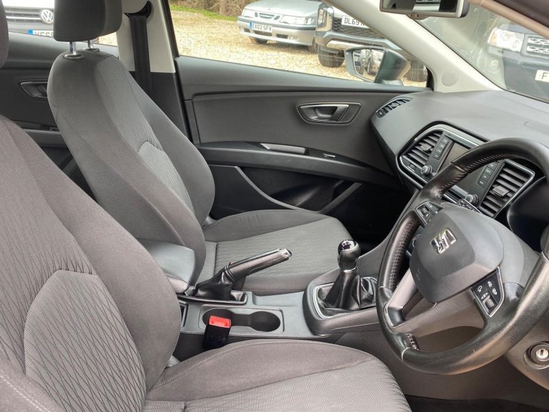 SEAT LEON