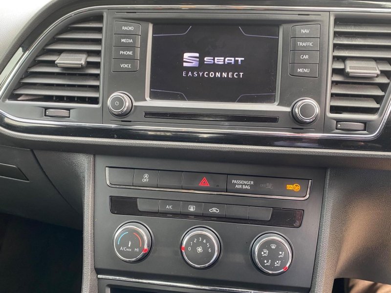 SEAT LEON
