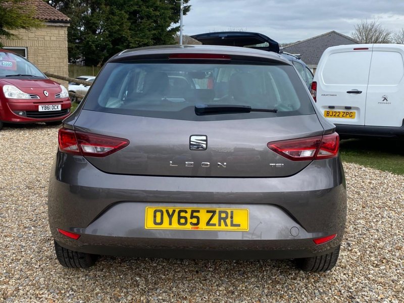 SEAT LEON