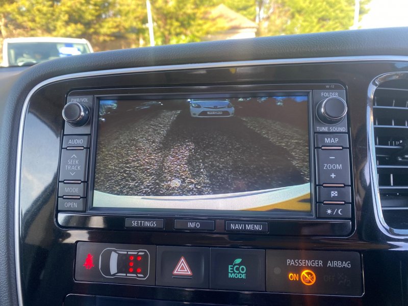 MITSUBISHI OUTLANDER