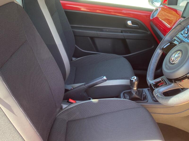 VOLKSWAGEN UP