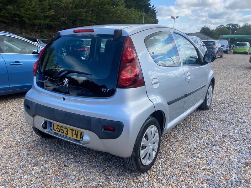 PEUGEOT 107