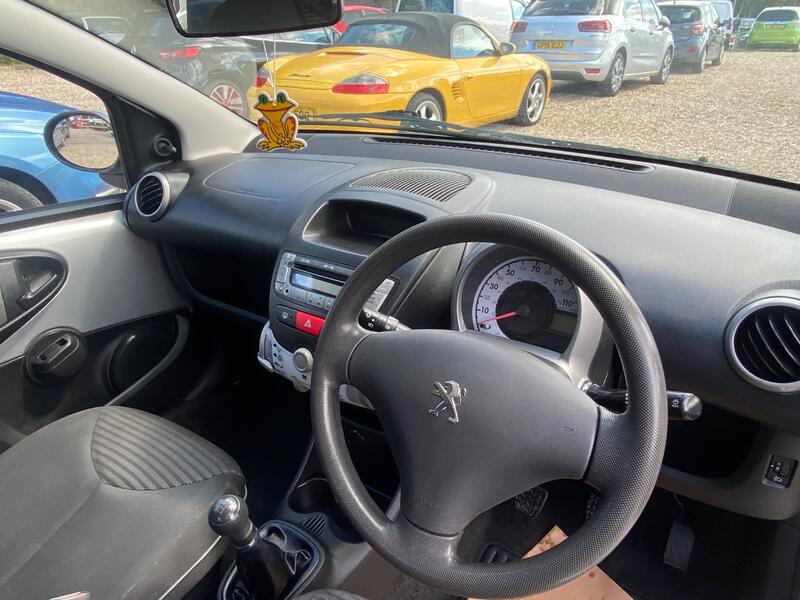 PEUGEOT 107