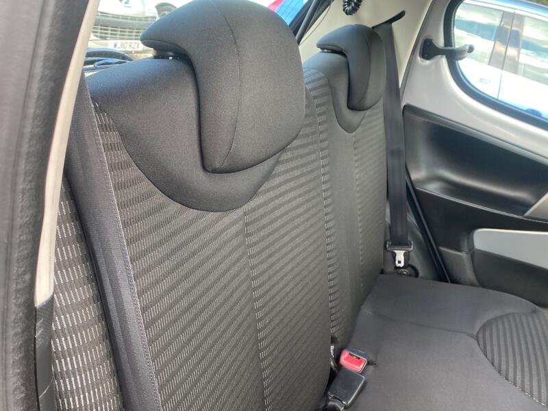 PEUGEOT 107