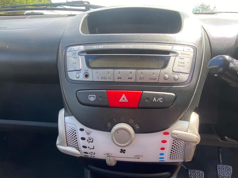 PEUGEOT 107