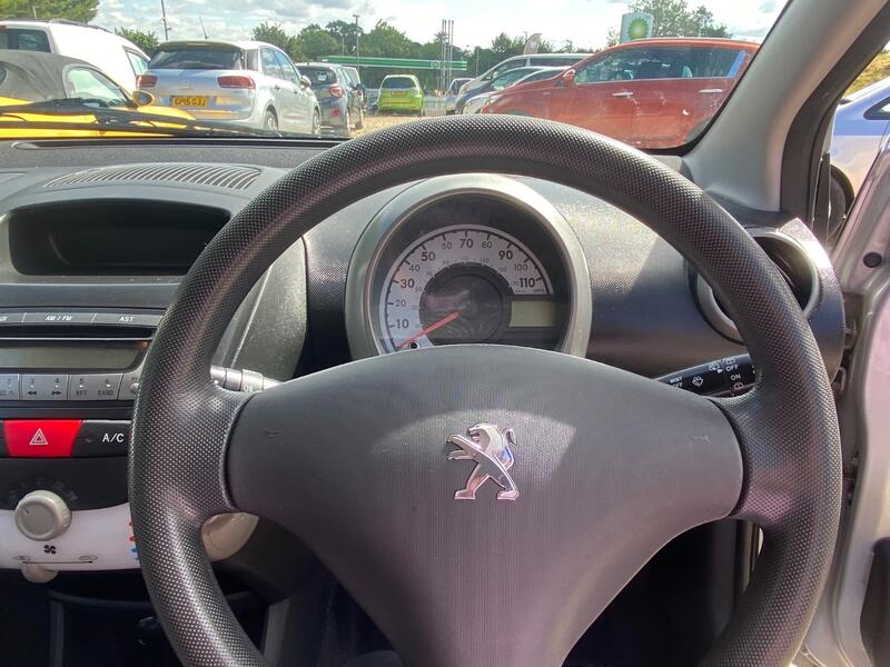 PEUGEOT 107